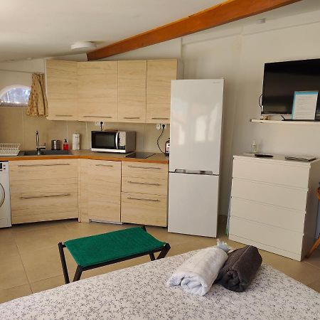 Petite Etoile de Mer: Beachfront Studio with Terrace Saint-Mandrier-sur-Mer Exterior photo