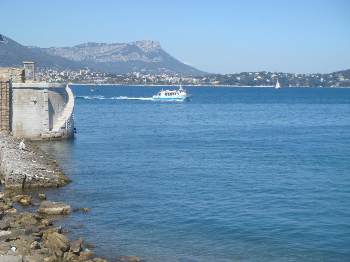 Petite Etoile de Mer: Beachfront Studio with Terrace Saint-Mandrier-sur-Mer Exterior photo