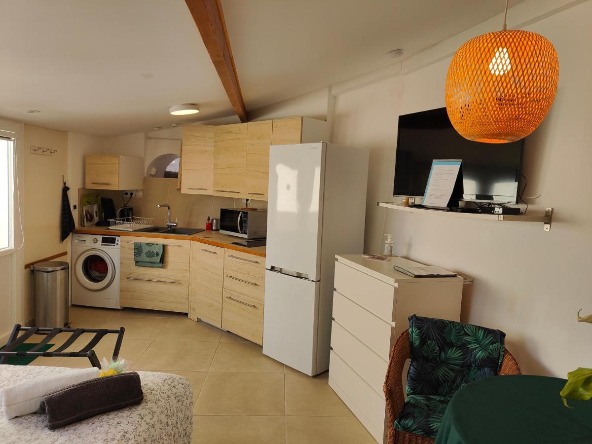 Petite Etoile de Mer: Beachfront Studio with Terrace Saint-Mandrier-sur-Mer Exterior photo