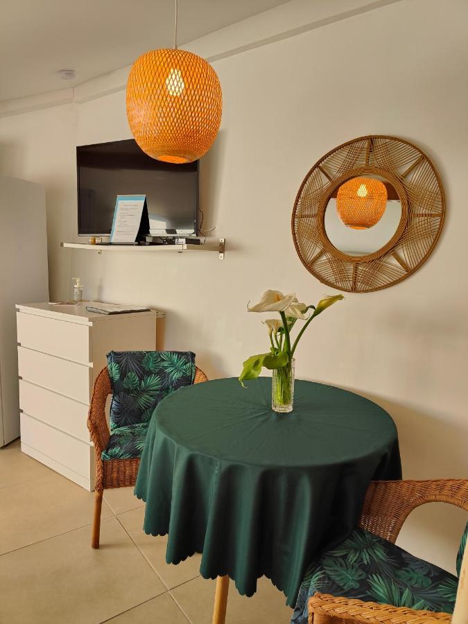 Petite Etoile de Mer: Beachfront Studio with Terrace Saint-Mandrier-sur-Mer Exterior photo
